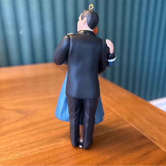 Hallmark Ornament 2000 Lucy Is Enceinte I Love Lucy EUC - Picture 5 of 7